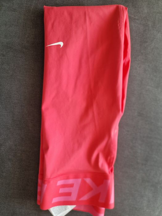 Дамски клин Nike Pro НОВ!