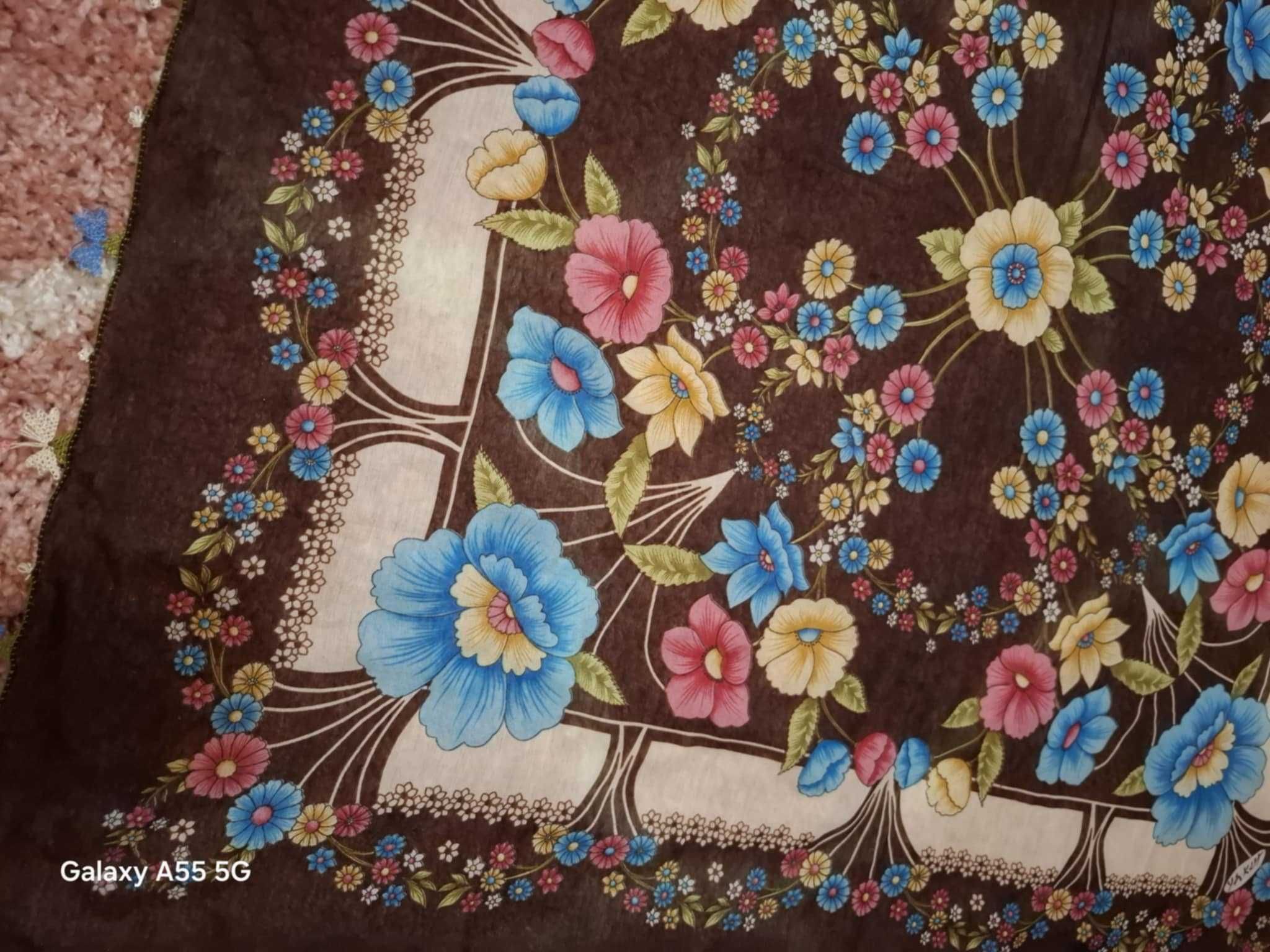 Памучна забрадка с дантела