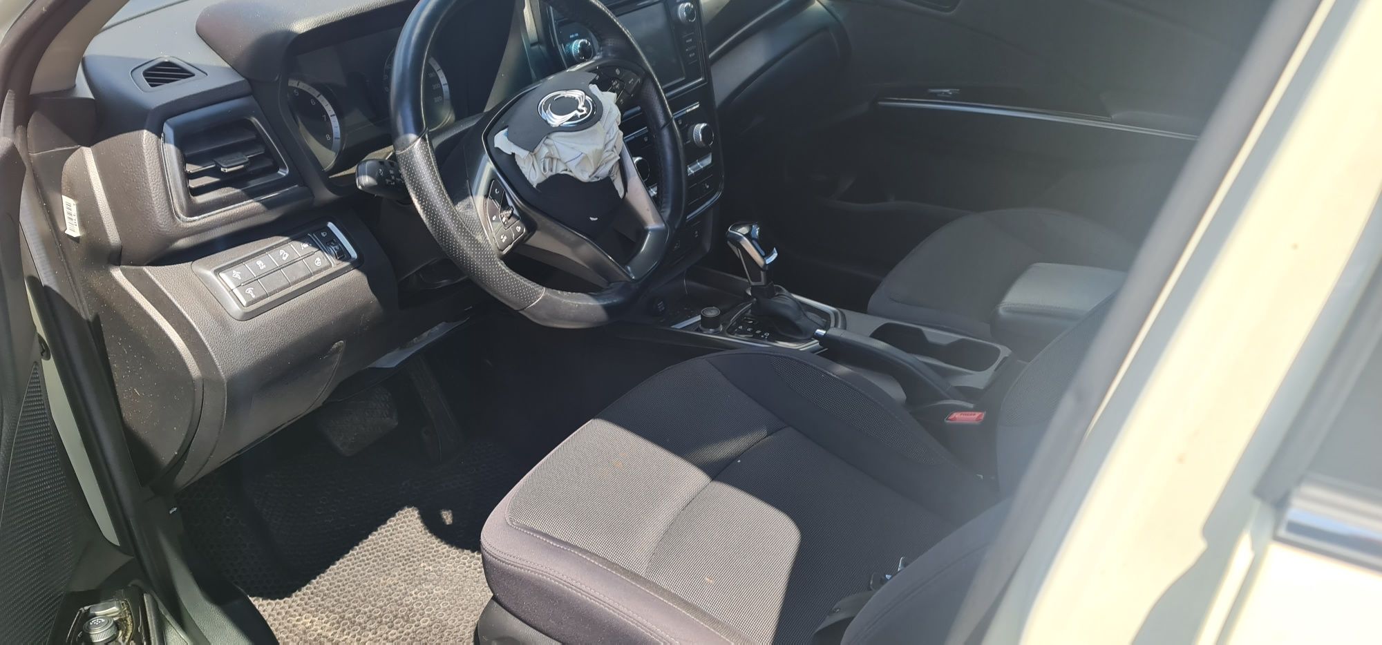 SsangYong Tivoli 1.5 TGDi . 2023 . Automat . 30000 km . Avariat