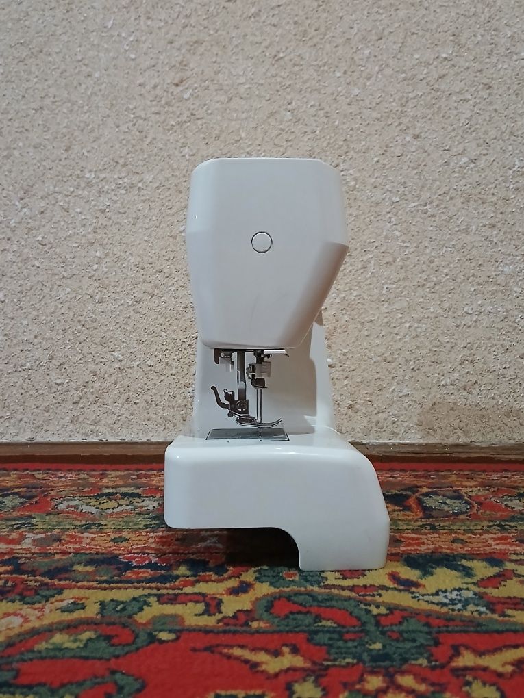Janome tikadigan moshina