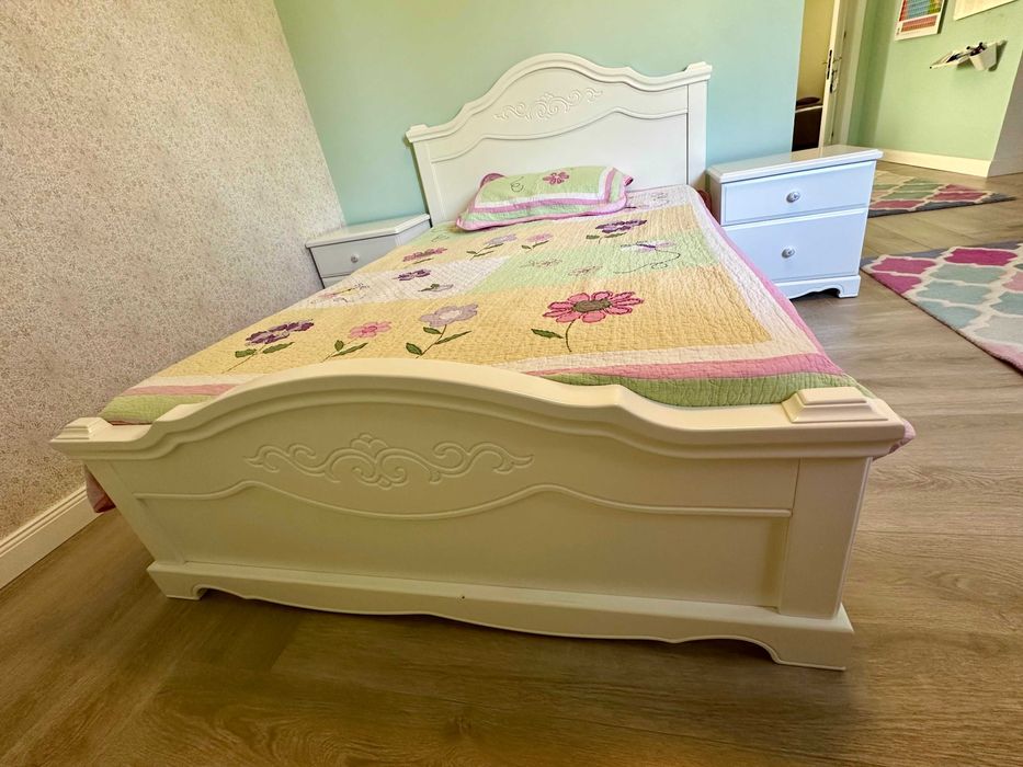 Pat lemn masiv cu saltea Previ si noptiere