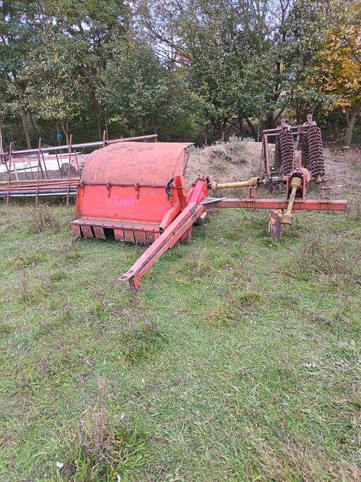 Tocatore și remorca basculabila