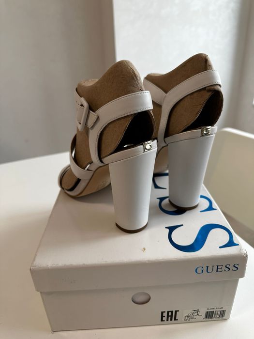 Sandale Guess, culoarea alb, mărimea 39