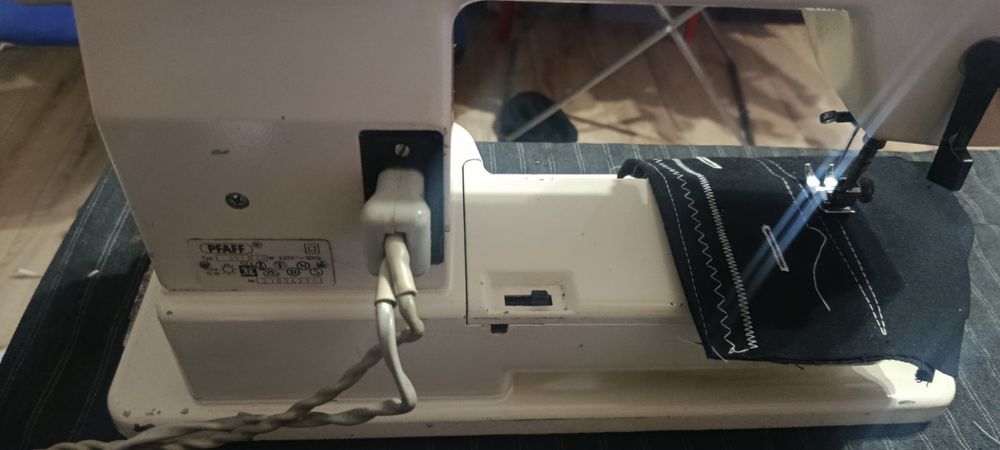 Mașina cusut Pfaff hobbymatic 801