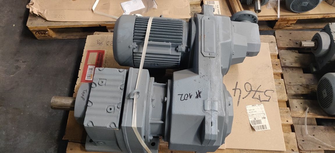 Motor electric trifazat cu reductor si variator de turatie, 4kW 4.3rp