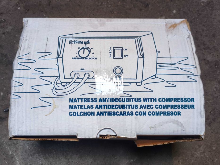 Хигиенен стол и  антидекубитален матрак,нов