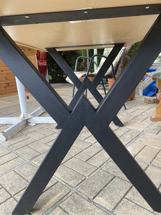 Метални крака за трапезни, холни маси и пейки