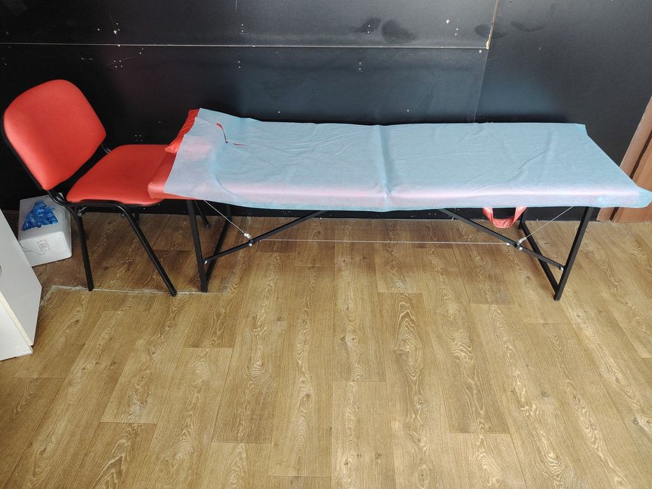 Продам кушетку со стулом, педикюрное кресло, маникюрный стол