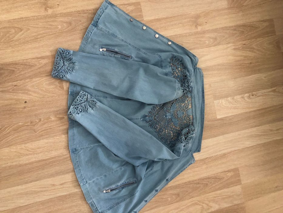Geaca blugi mărime 42-44, cu model dantela din blugi