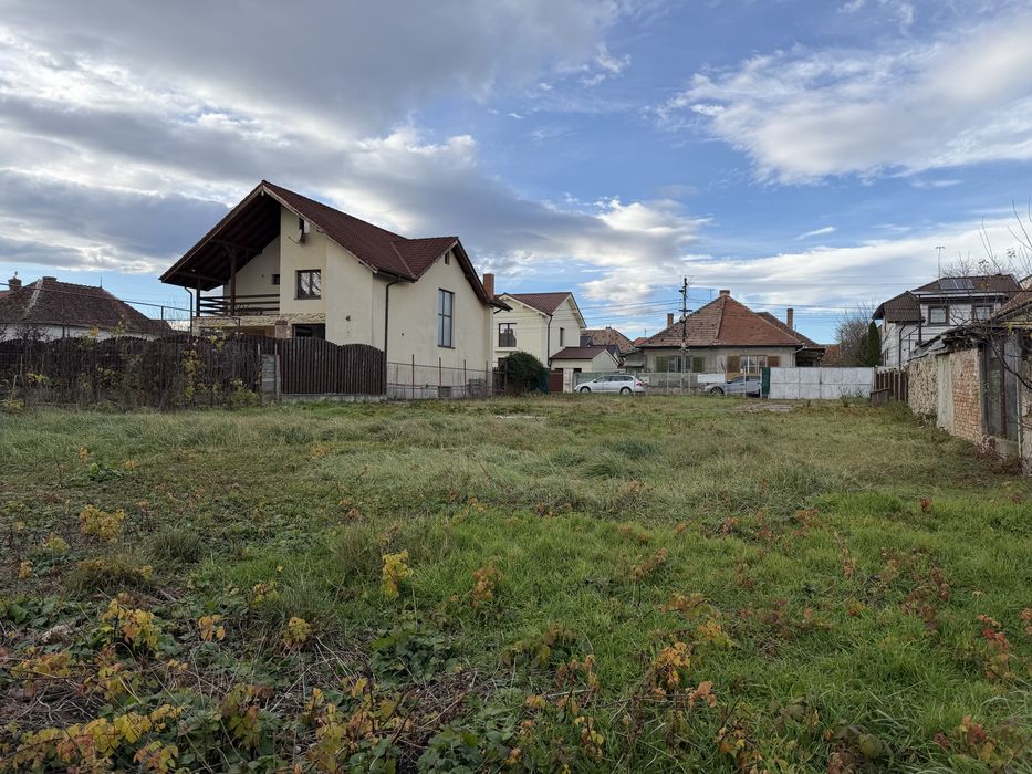 Teren Intravilan  900mp central str Eroilor