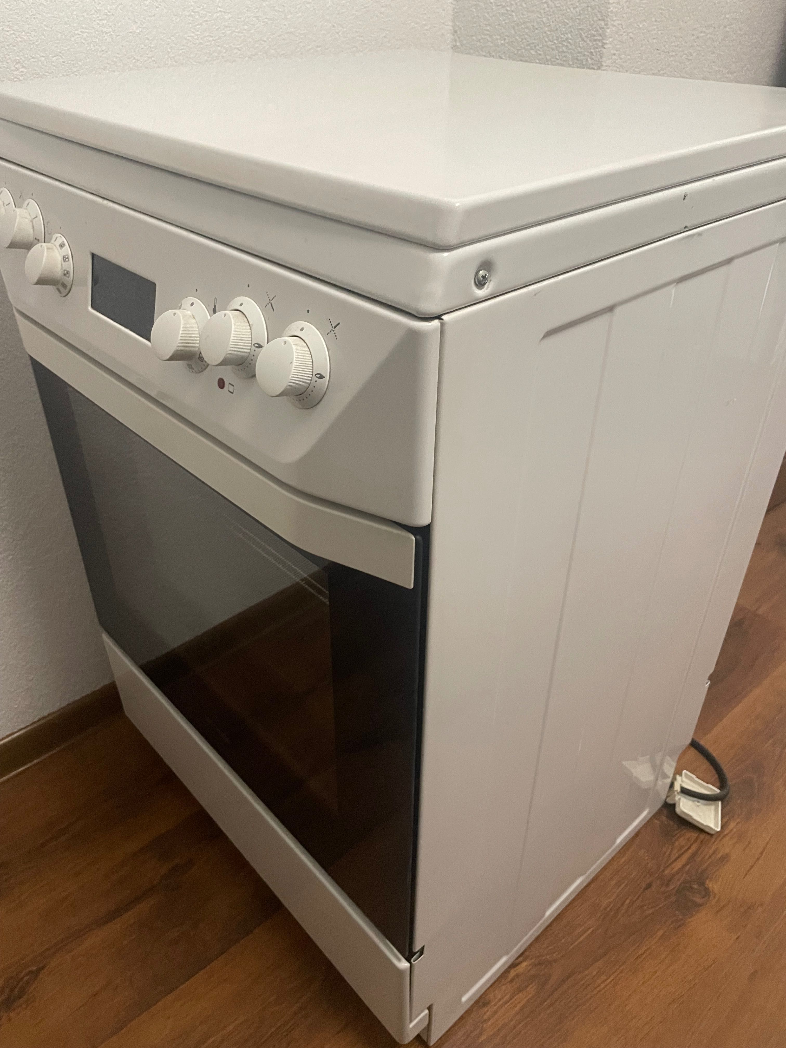Продавам готварска печка Gorenje