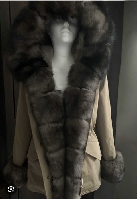 Продам парку с натуральным мехом