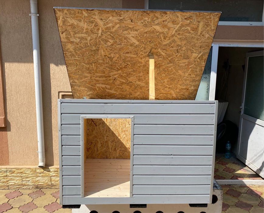 Cusca izolata cu acoperis rabatabil