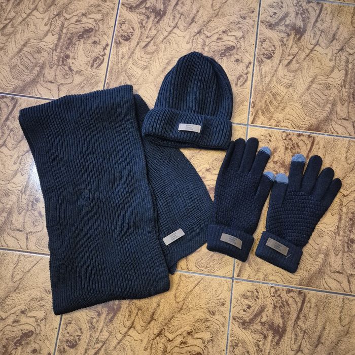 Комплект шал,ръкавици,шапка.