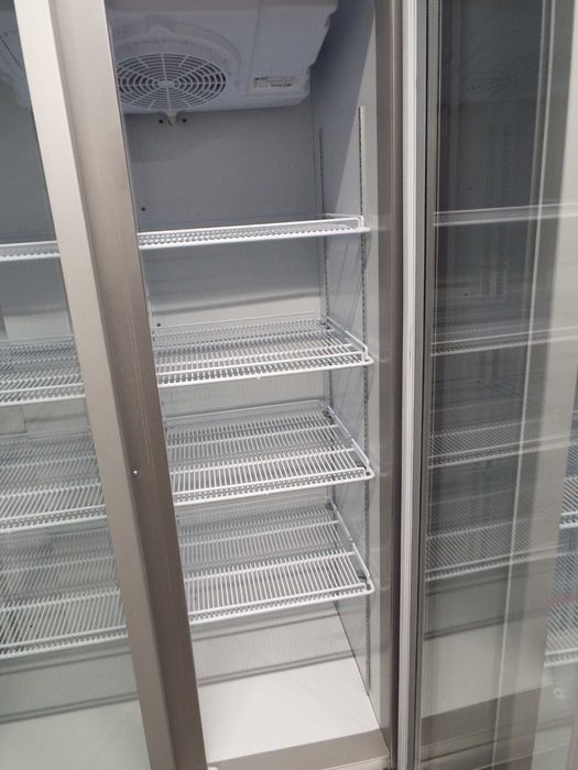 vand vitrina frigorifica noua 3 usi 1,5ml expunere,culoare gri 7500lei