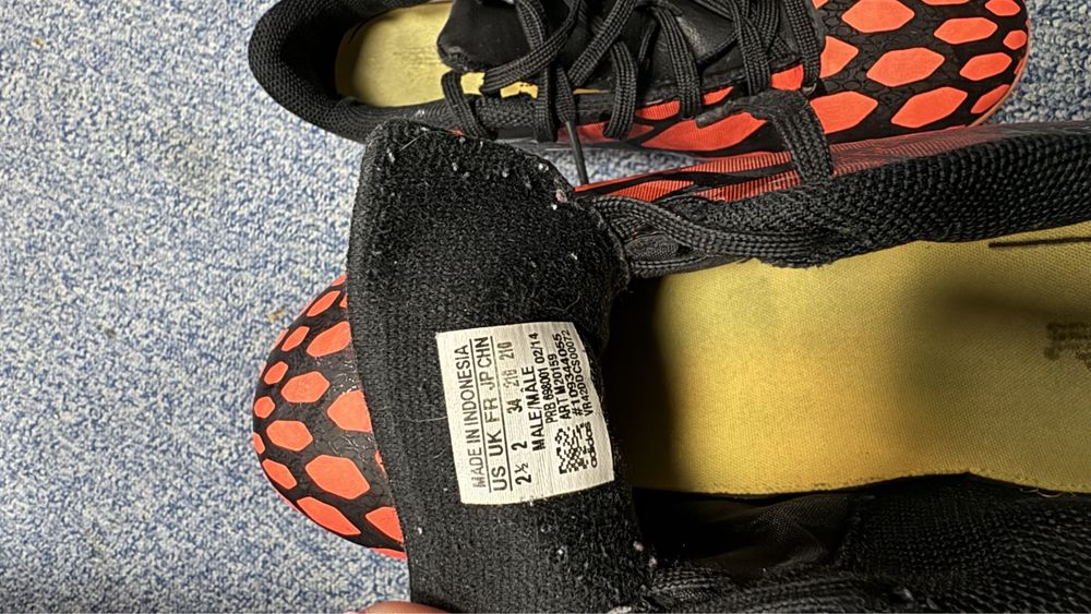 Adidasi cu crampoane 34