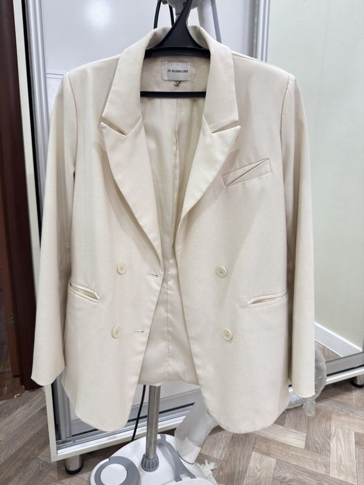 Продам женский пиджак бежевый