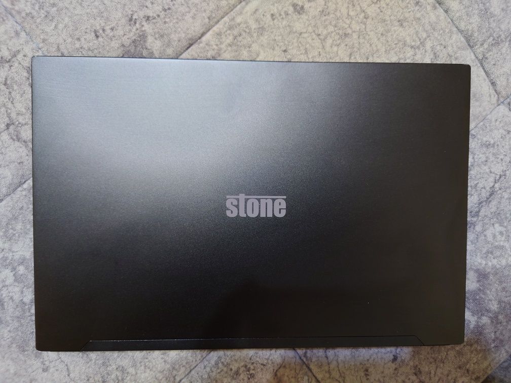 Stone i5-10210u 8gb 250gb