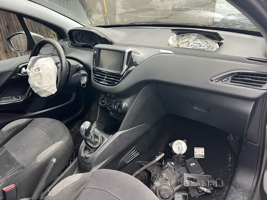 Peugeot 208 1.4 hdi manual avariat lovit motor cutie ok