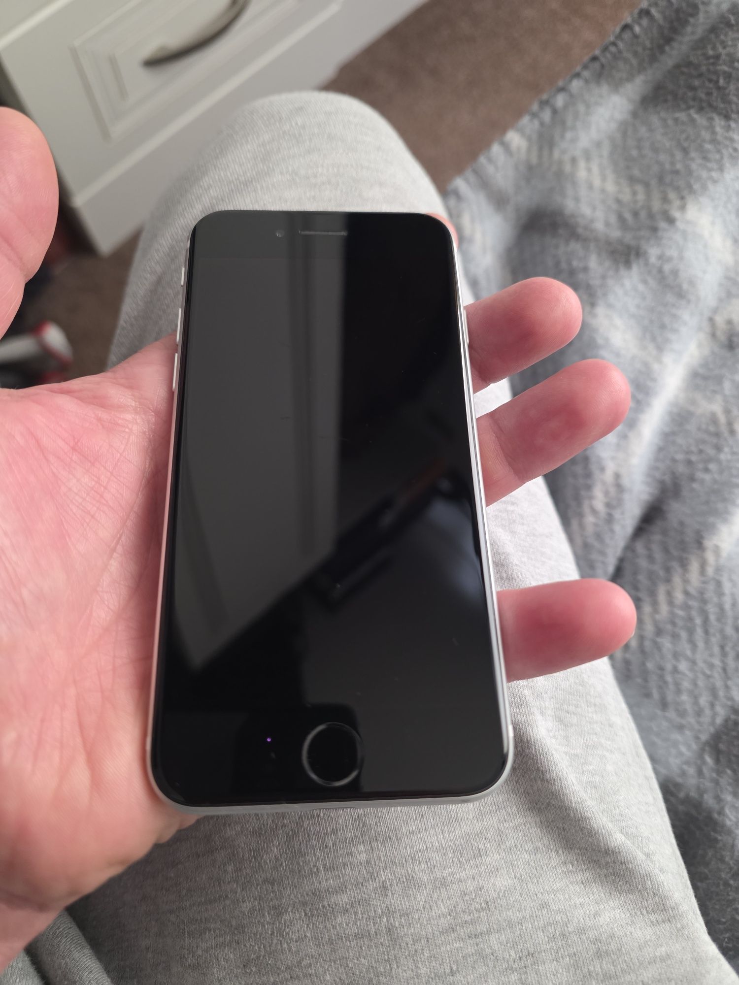 Iphone SE2020 64GB Бял