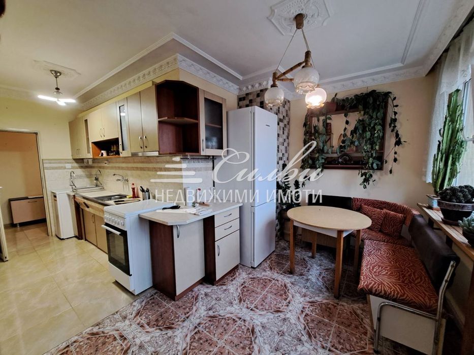 Тристаен ТУХЛЕН обзаведен апартамент - кв. ЦЕНТЪР