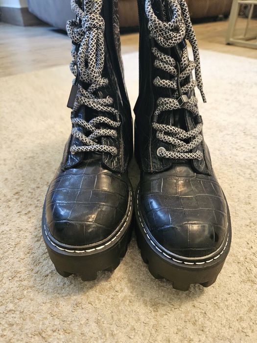 Ghete pana la glezna, Zara negre, marimea 39. Produs nou cu eticheta.