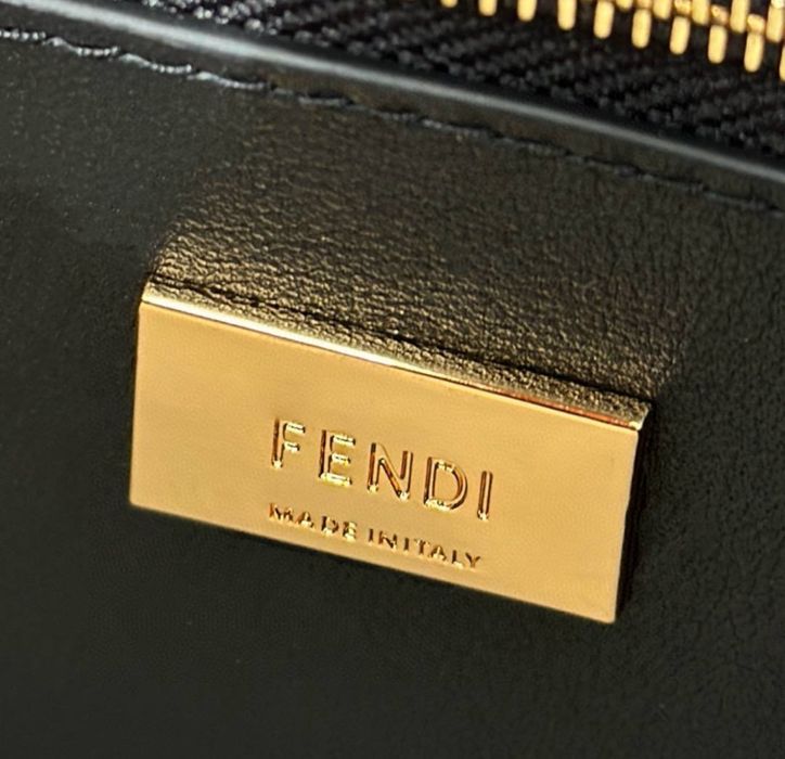 Geanta Fendi Peekaboo