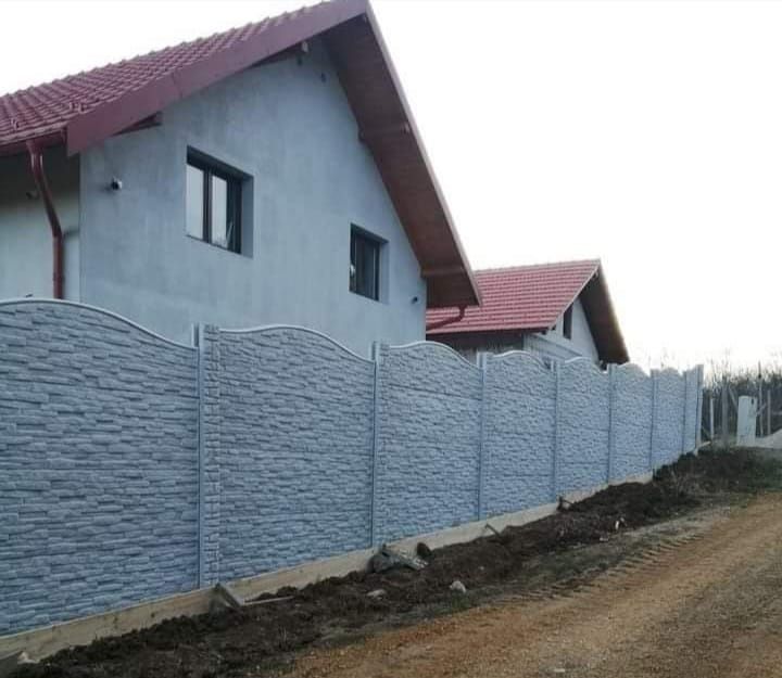 Gard din placi de beton prefabricat