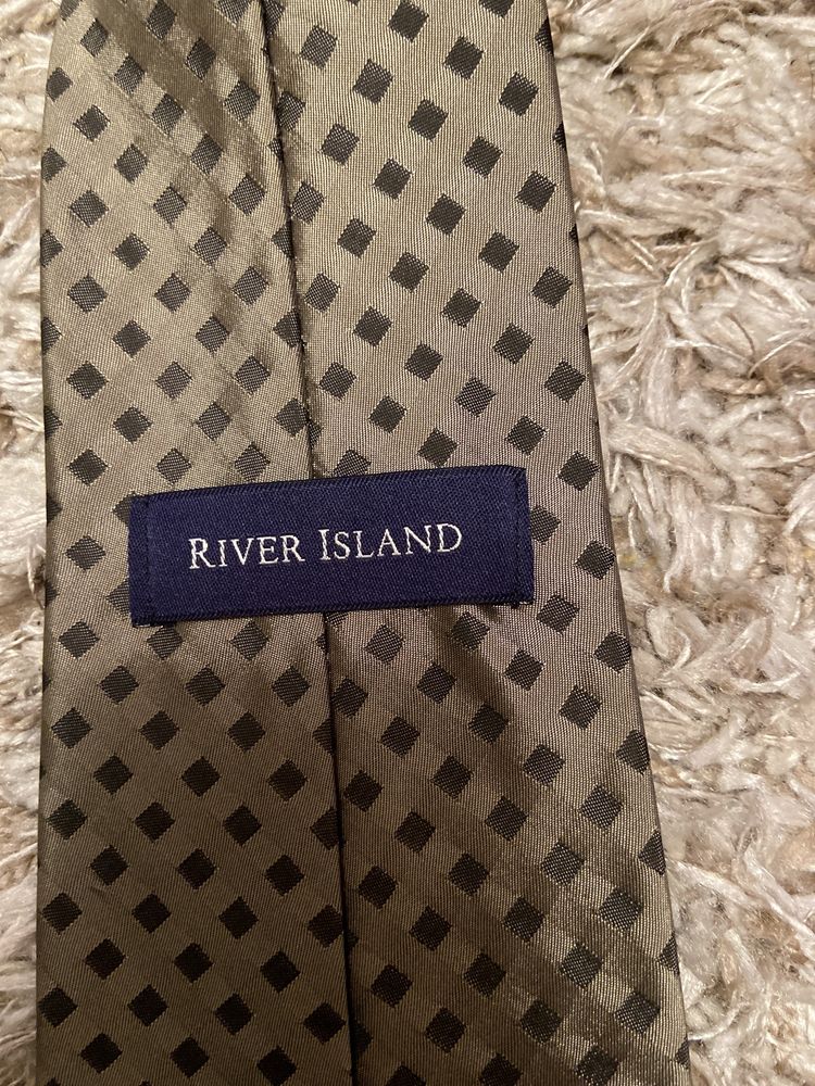 Cravata River Island