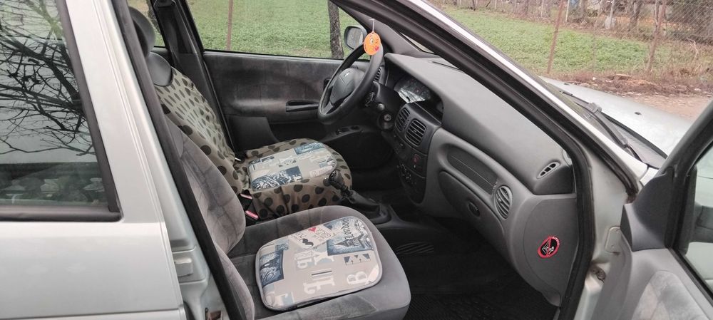 Renault. Megane. Benzină.