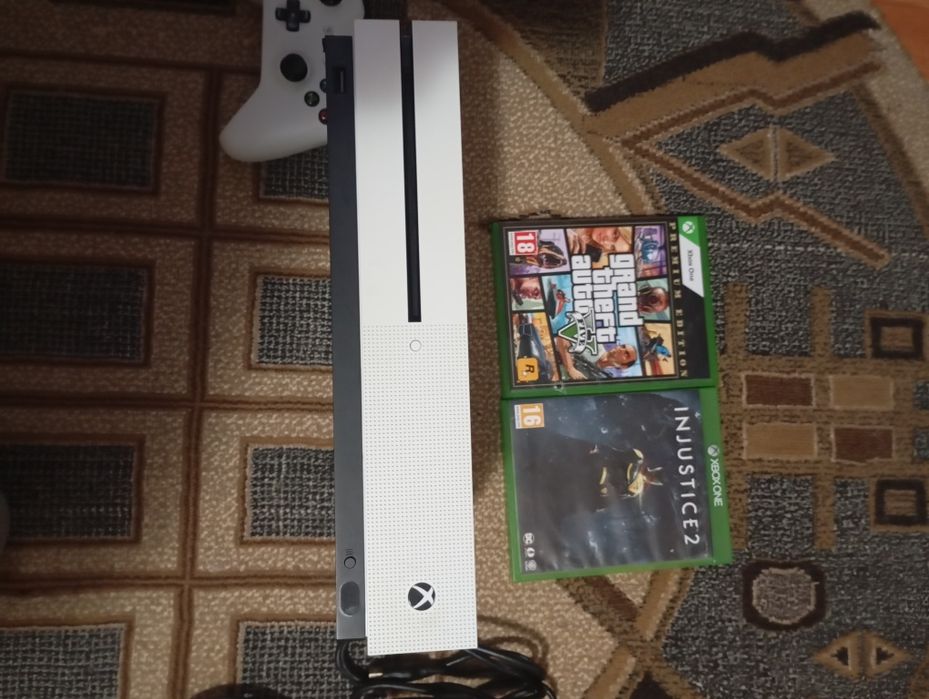 Vând Xbox one  s