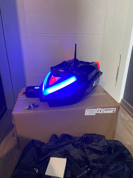 Лодка за захранка ZV06