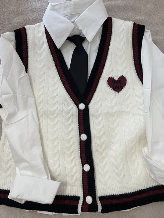 Пуловер , риза и вратовръзка