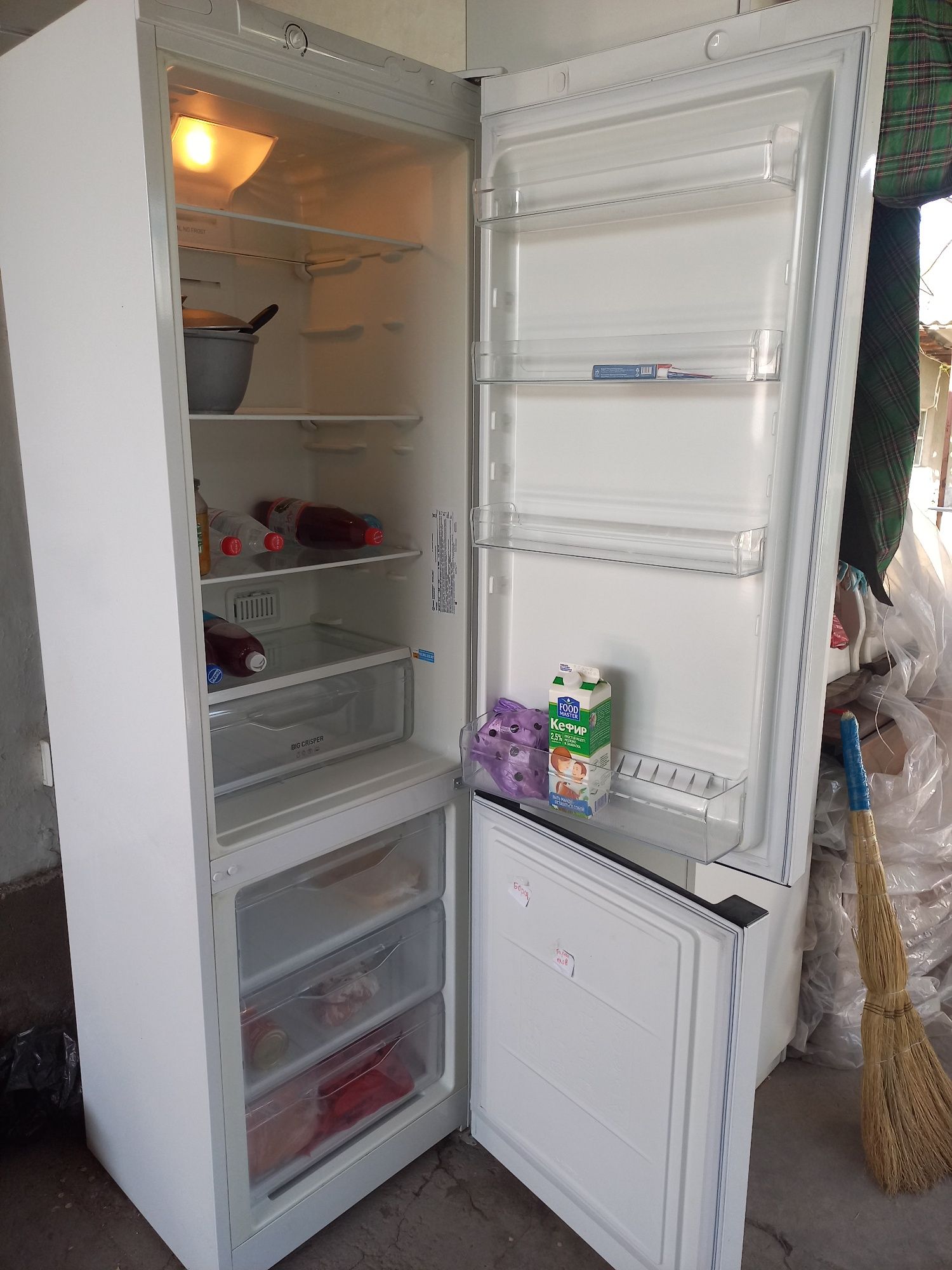 Продам холодильник