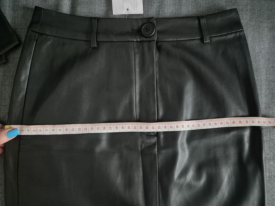 Fusta noua cu eticheta imitație piele neagra scurta măsură S