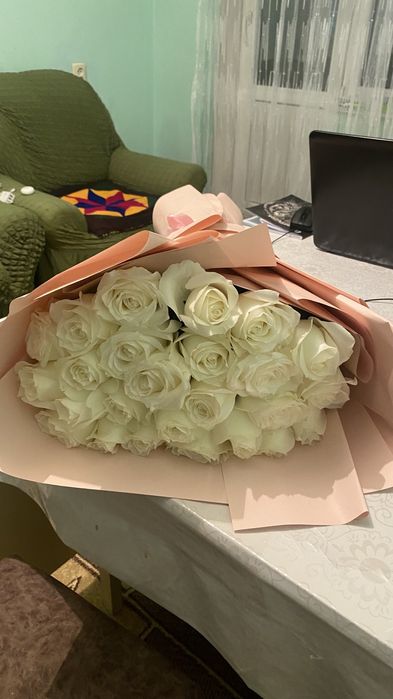 Красивые белые розы