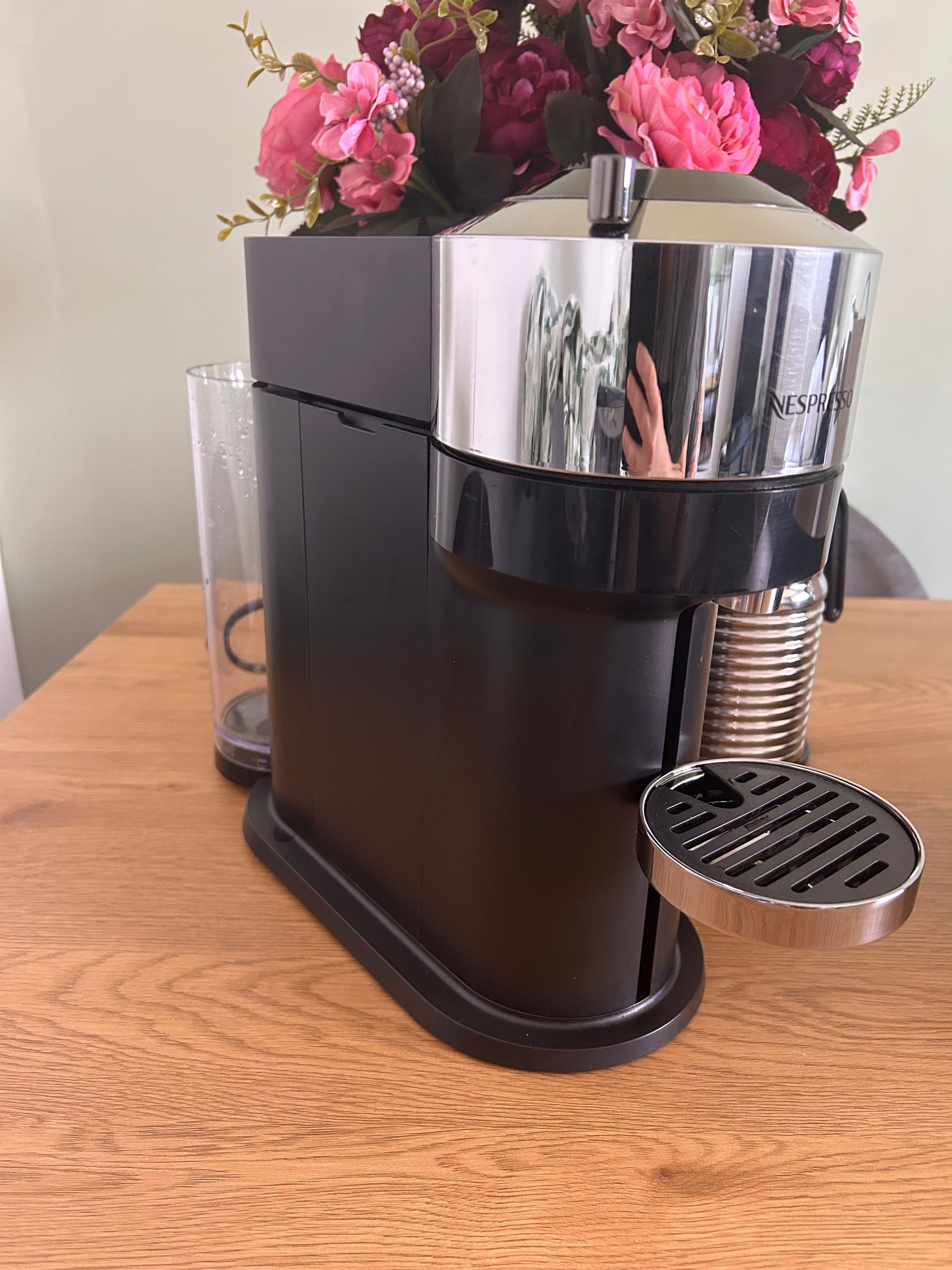 Espressor Vertuo Next D Pure Crom Deluxe si Aeroccino 4