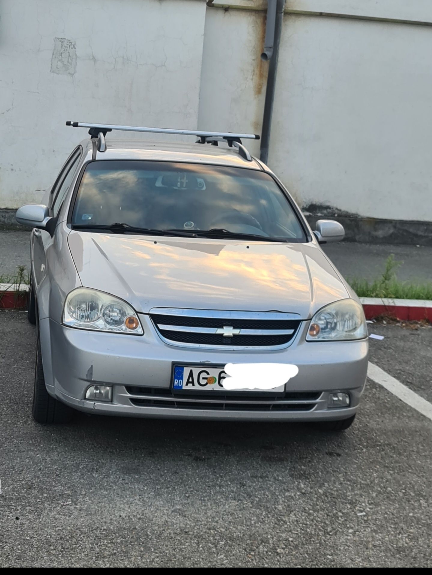 Vând chevrolet lacetti