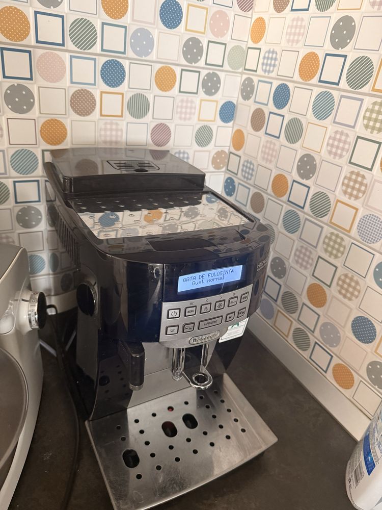Aparat cafea Espressorautomat De’Longhi Magnifica cappucino ECAM