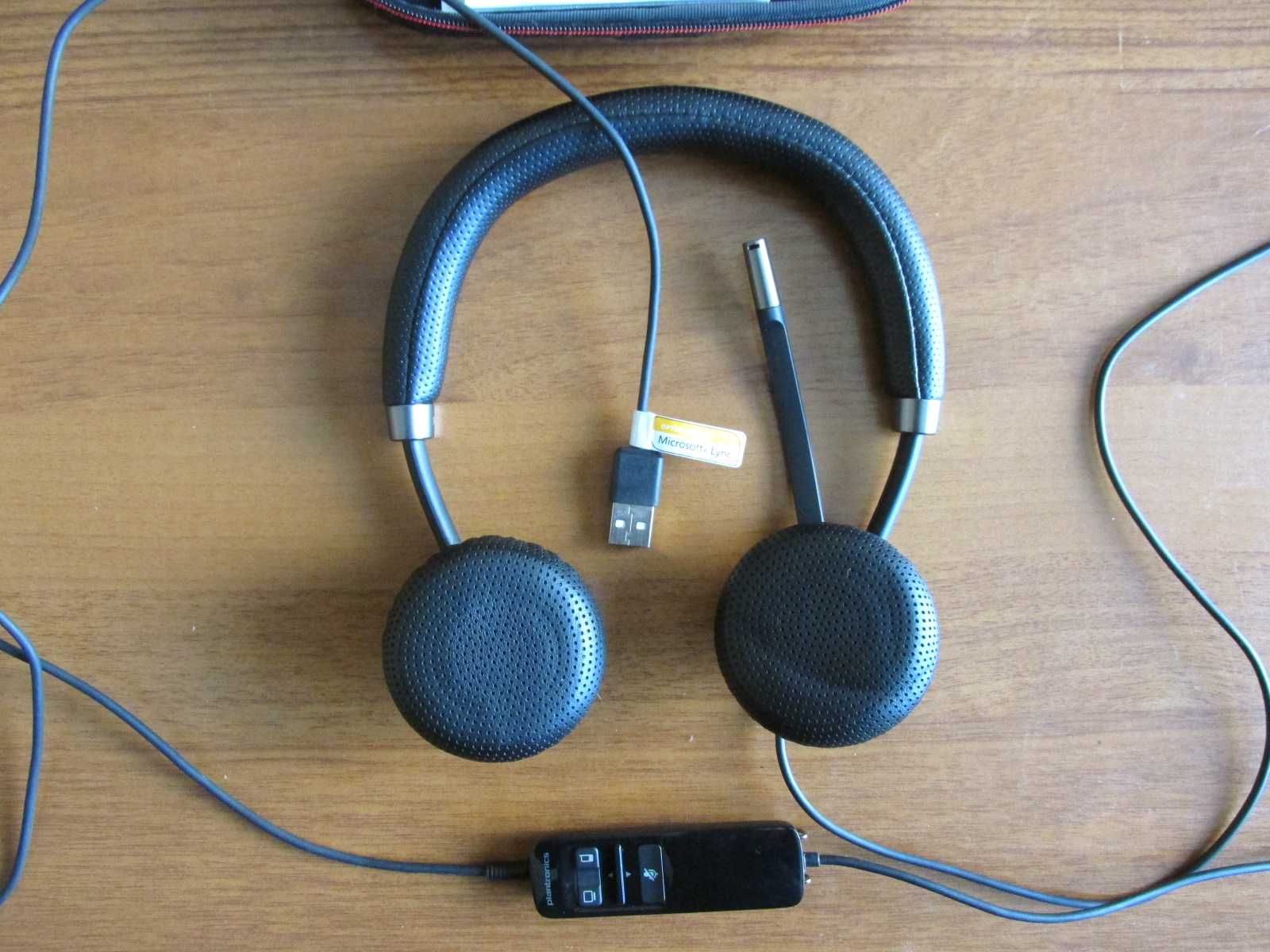 Bluetooth и кабелни Plantronics Blackwire слушалки с микрофон
