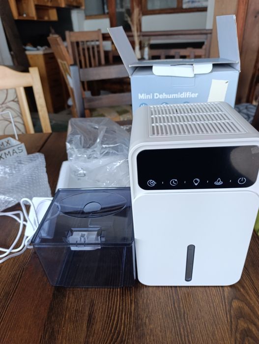 Мини влагоабсорбатор нов, тих с LCD дисплей и 12-часов таймер