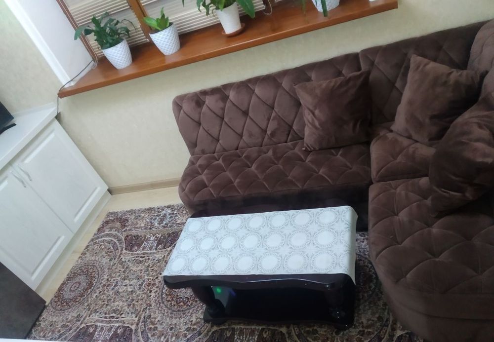 Продается Чиланзар-2 квартал. 3-х комнатная квартира. Ор-р 103 школа.