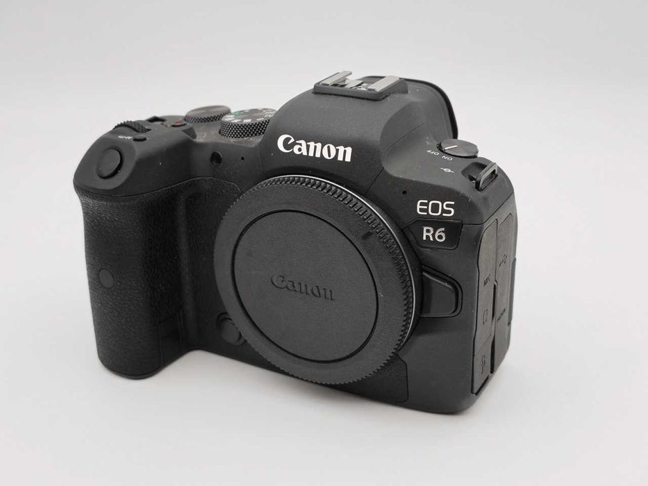Canon EOS R6 body 1000 cadre ca nou