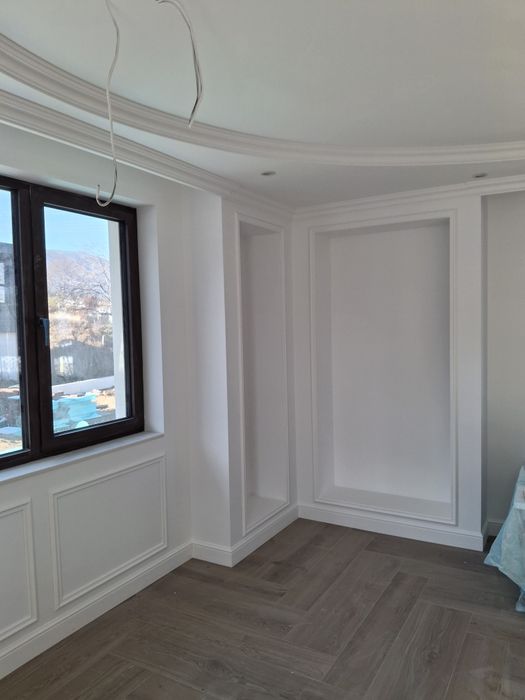 Монтаж на подови первази, стенни панели, облицовки и таванни корнизи