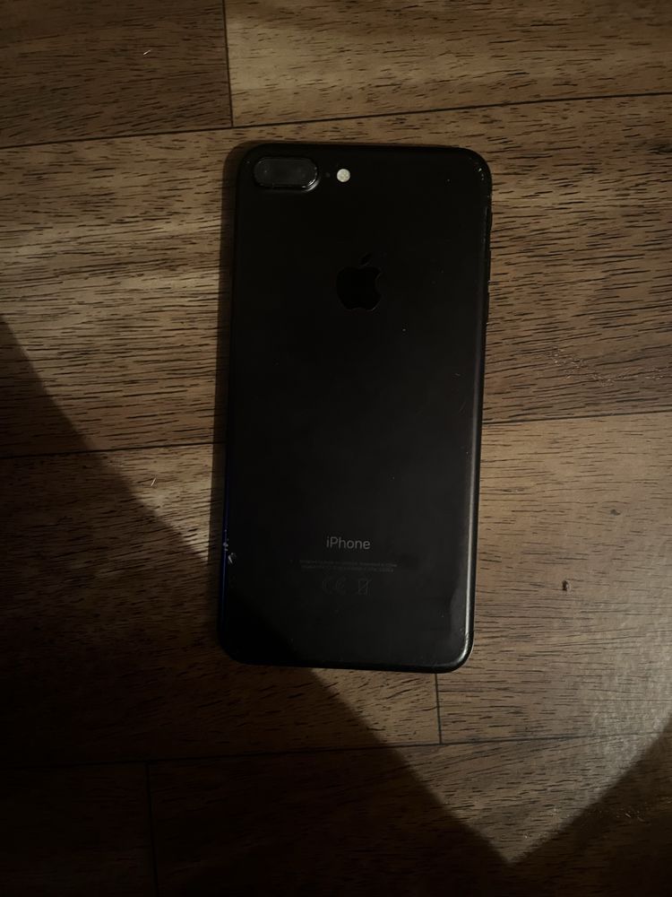 Продам айфон 7+ в хорошем состоянии