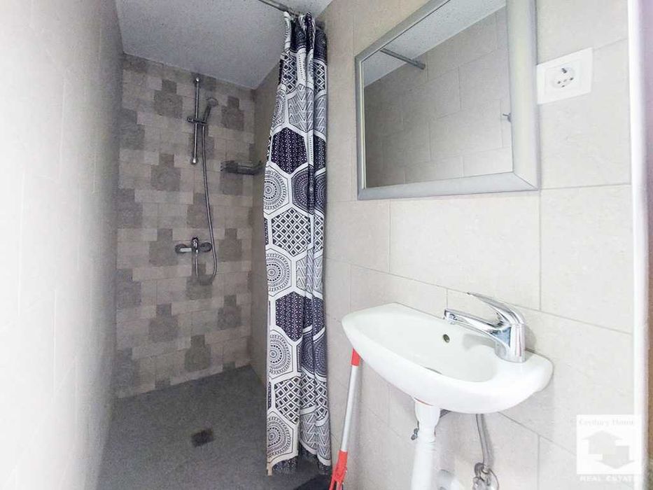 160030 Двуетажна обзаведена къща с басейн и механа в с. Коевци