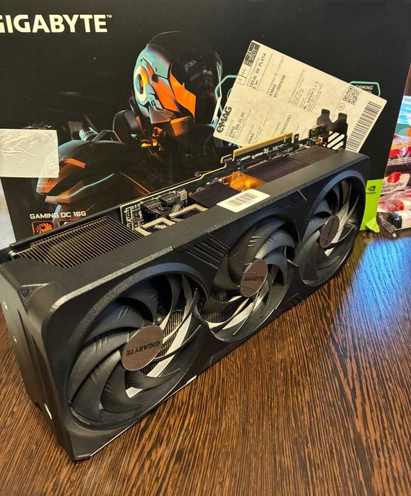 Vand GIGABYTE GeForce RTX 4080 Super Gaming OC  ca nouă in garanție,