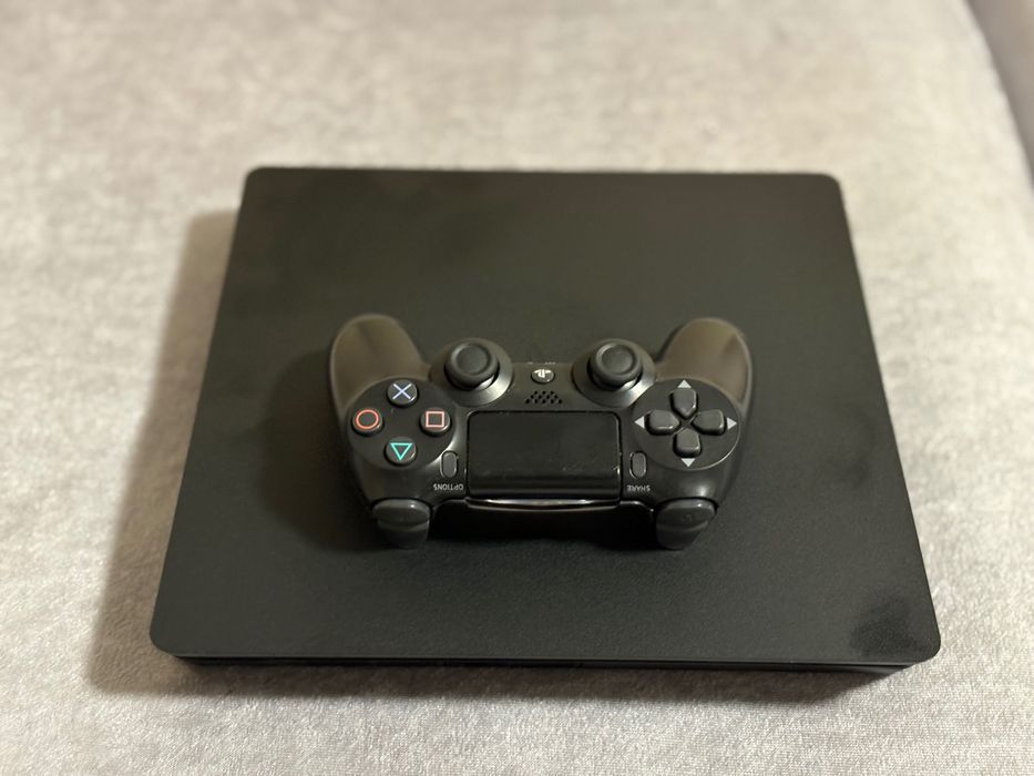 Продавам PlayStation 4 Slim 500GB + Call of Duty