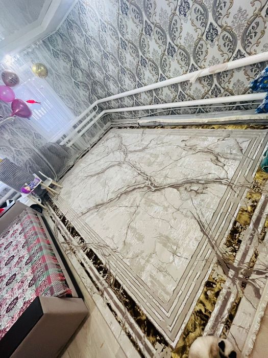 Продаётся ковер

 Өлшемі: 3×4 м

Өте жақсы жағдайда, небәрі 4 ай қолда