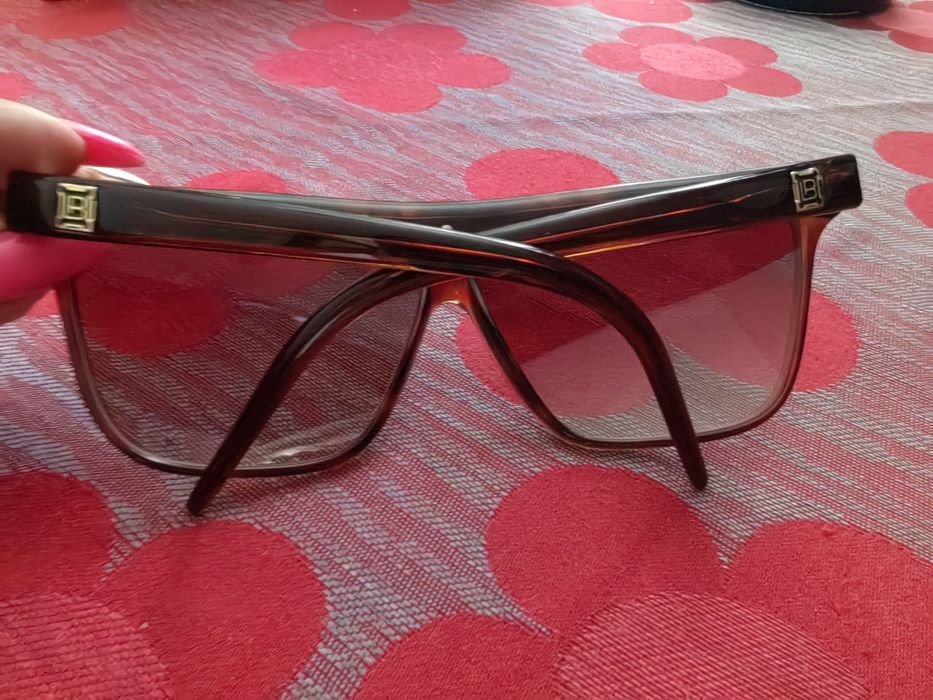 Оригинални чисто нови слънчеви очила на Laura Biagiotti